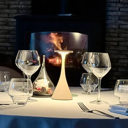 Le Victor Hugo - Et Restaurant - Logis Hotell 2*