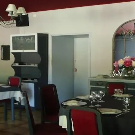 Hotell Le Victor Hugo - Et Restaurant - Logis Saint-Céré