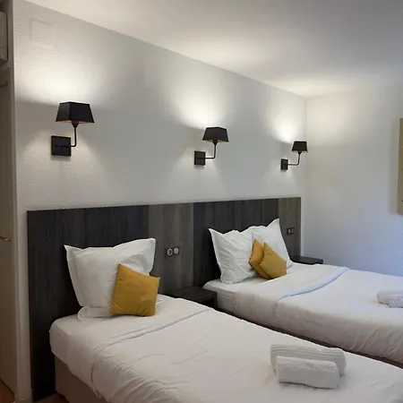 Le Victor Hugo - Et Restaurant - Logis מלון 2*