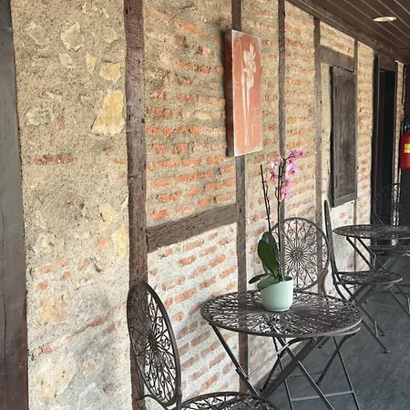 Le Victor Hugo - Et Restaurant - Logis 2* Saint-Céré