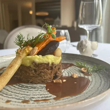 Le Victor Hugo - Et Restaurant - Logis 2* Saint-Céré