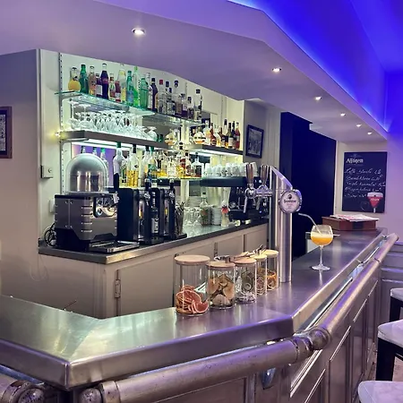 Le Victor Hugo - Et Restaurant - Logis