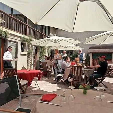 Le Victor Hugo - Et Restaurant - Logis מלון 2*