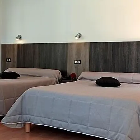 Le Victor Hugo - Et Restaurant - Logis מלון Saint-Céré