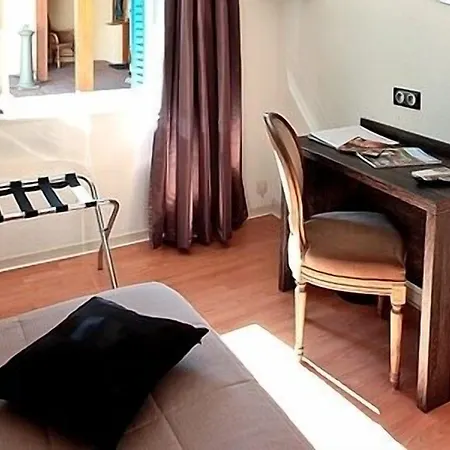 Le Victor Hugo - Et Restaurant - Logis מלון