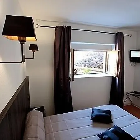 Le Victor Hugo - Et Restaurant - Logis מלון 2*