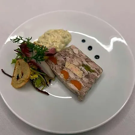 Le Victor Hugo - Et Restaurant - Logis Hotell