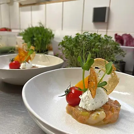 Le Victor Hugo - Et Restaurant - Logis Hotel 2*