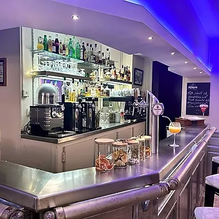Le Victor Hugo - Et Restaurant - Logis Hotell Saint-Céré