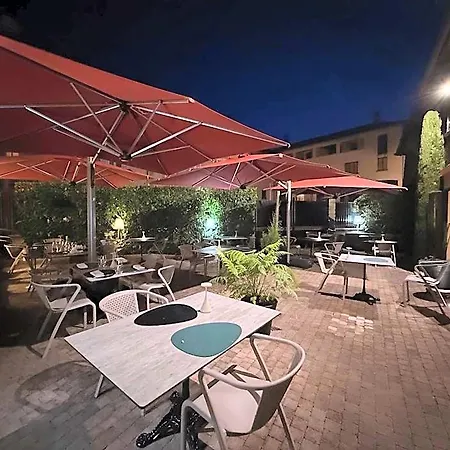 Le Victor Hugo - Et Restaurant - Logis Hotell