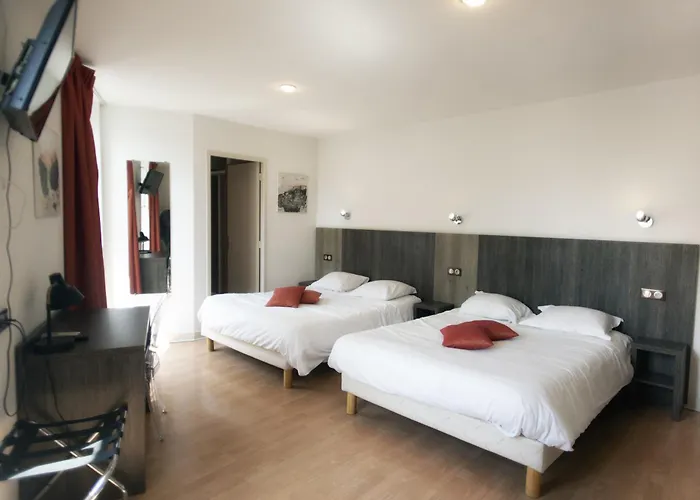 Le Victor Hugo - Et Restaurant - Logis 2* Saint-Céré