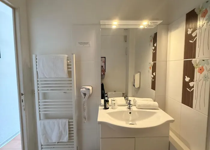 Le Victor Hugo - Et Restaurant - Logis Hotel