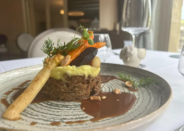 Le Victor Hugo - Et Restaurant - Logis 2* Saint-Céré