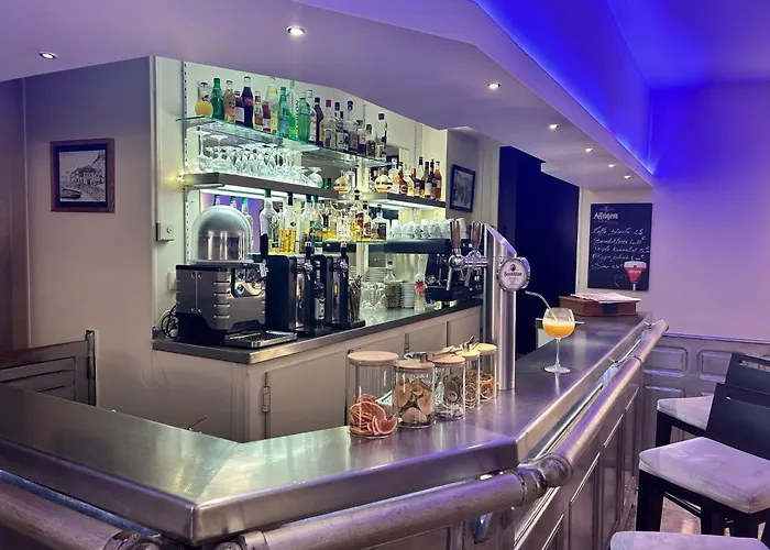 Le Victor Hugo - Et Restaurant - Logis