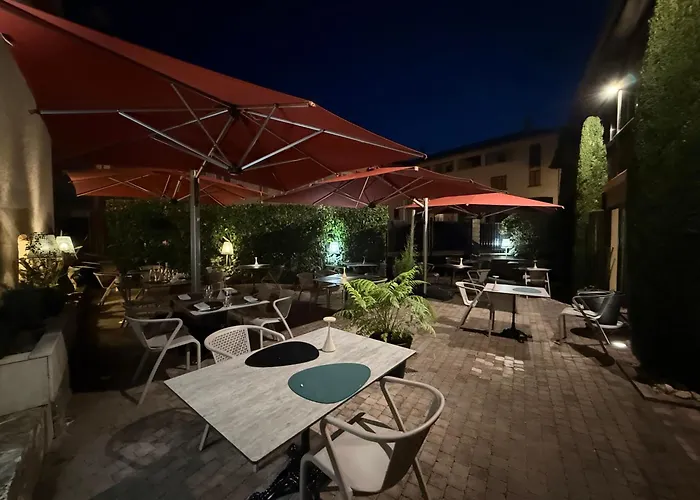 Le Victor Hugo - Et Restaurant - Logis Hotel Saint-Céré