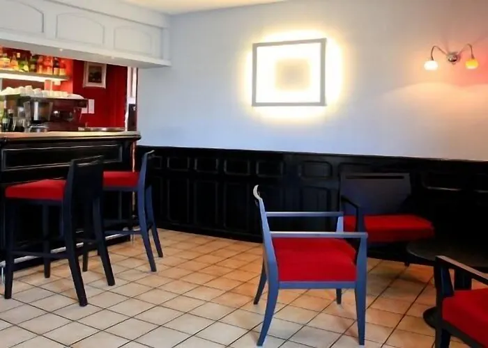 Le Victor Hugo - Et Restaurant - Logis Hotel 2*