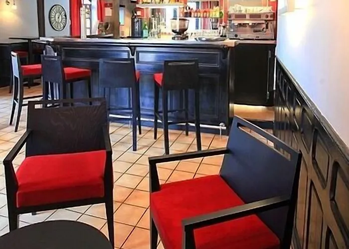 Le Victor Hugo - Et Restaurant - Logis Hotel Saint-Céré