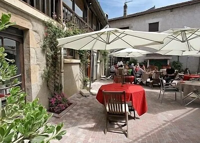 Le Victor Hugo - Et Restaurant - Logis Hotel Saint-Céré