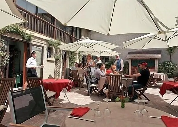 Le Victor Hugo - Et Restaurant - Logis Hotel 2*