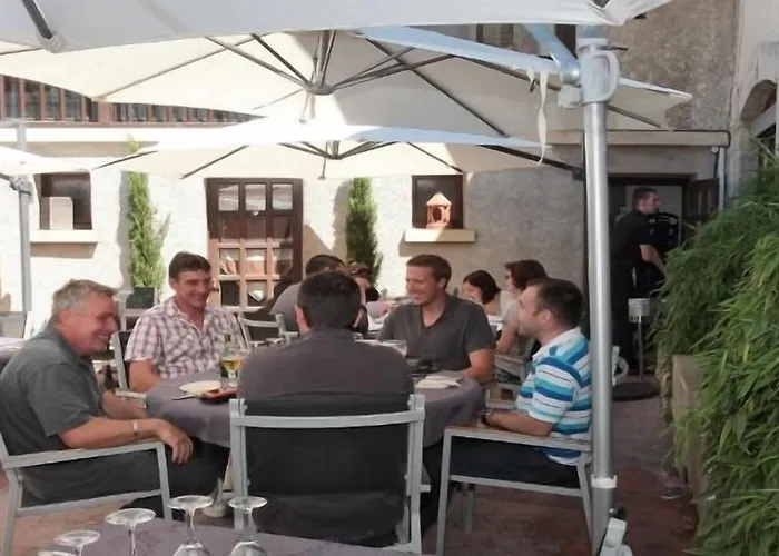 Le Victor Hugo - Et Restaurant - Logis 2*