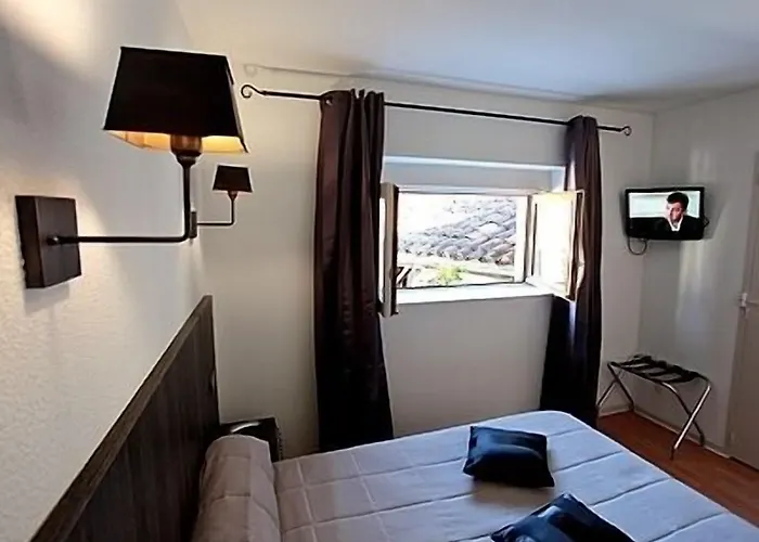 Le Victor Hugo - Et Restaurant - Logis Hotel 2*