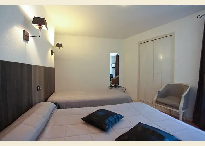 Le Victor Hugo - Et Restaurant - Logis Hotel 2*